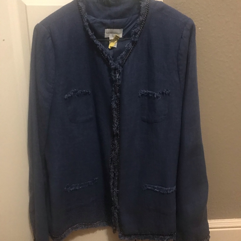Blazer - Picture 2 of 3